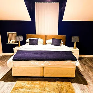 Betty's Apartment- Metres From Train Station Harrogate